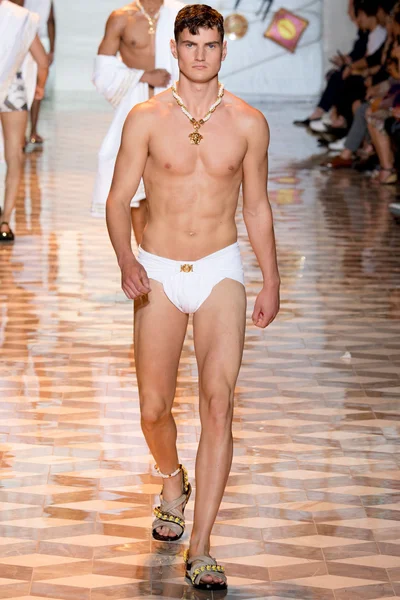 Look 24